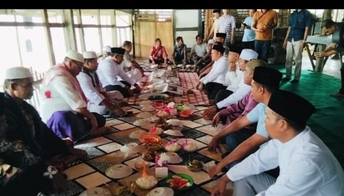 Sambut Ramadhan, Bupati Rohul Buka Suluk 40 Hari di Surau Al Muqorrobah