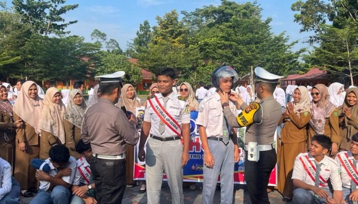 Police Go To School, Satlantas Polres Siak Edukasi Tertib Lalu Lintas di SMKN 1 Perawang