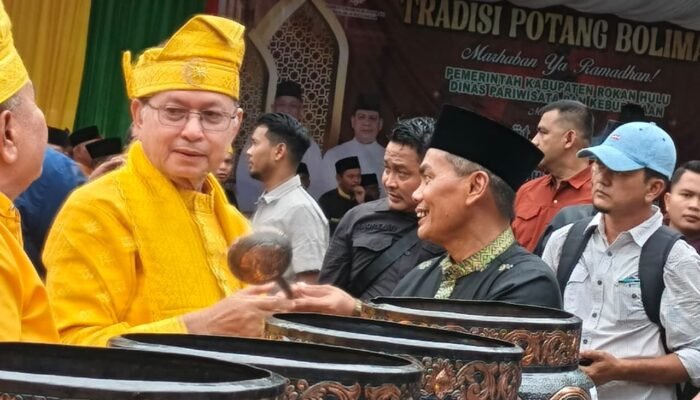 Raja Luhak Rambah ke-XI Hadiri Prosesi Potang Balimau Sambut Ramadhan
