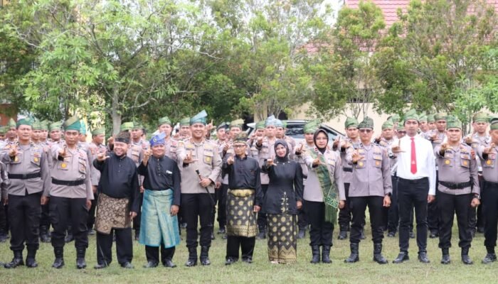Polres Siak Launching Penggunaan Tanjak dan Selempang Bagi Personil, Perkuat Marwah Melayu di Tubuh Polri