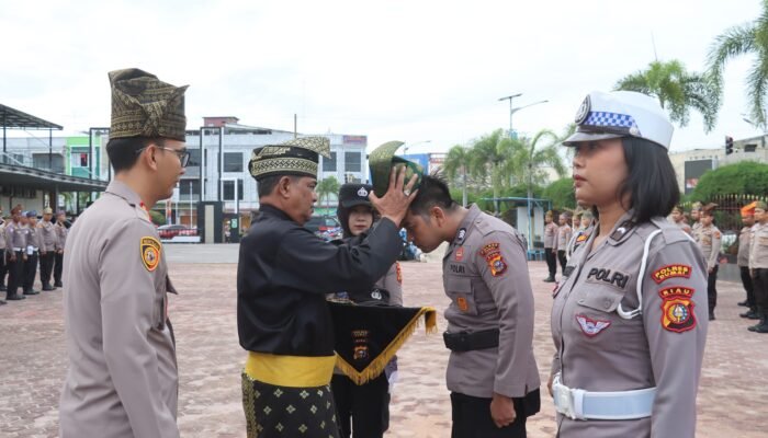 Polres Dumai Launching Penggunaan Tanjak dan Selempang Bersama LAM