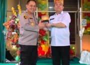 Jalin Silaturahmi dan Sinergi, Jenderal (Purn) Ronny Sompie Serahkan Buku kepada Kepala BNN Pekanbaru