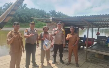 Program Jalur: Polsek Rambah Hilir Salurkan Bantuan Sosial kepada Warga Kurang Mampu di Dusun Sejati