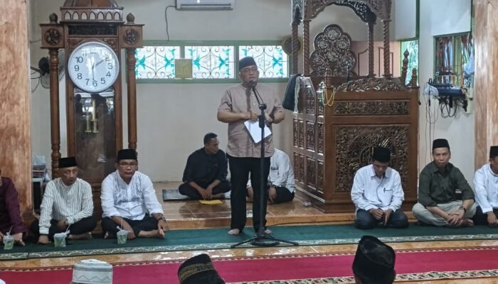 Sekda Rohul Pimpin Safari Ramadhan di Masjid At-Taqwa Bukit Intan Makmur, Perkuat Silaturahmi dan Serap Aspirasi dengan Masyarakat