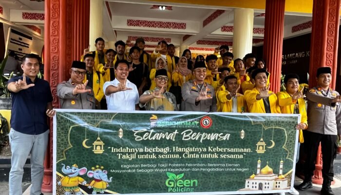 Polresta Pekanbaru Gandeng Mahasiswa UNILAK, Tebar Takjil dan Pererat Silaturahmi di Bulan Ramadan