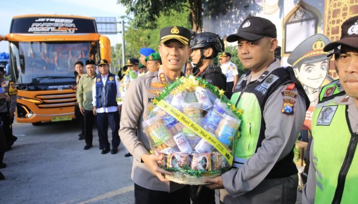 Sinergi TNI-Polri dan Forkopimda Jaga Keamanan Lebaran, Kapolres Madiun Tinjau Pos Pengamanan Operasi Ketupat Semeru 2026