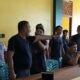 Ribuan Warga Saksikan Sekdes Mengamuk di Balai Adat Rantau Kasai