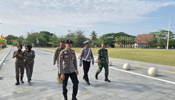 Polres Siak Lakukan Pengaturan Lalu Lintas dan Patroli di Kawasan Istana Siak, Jaga Keamanan Jelang Idul Fitri