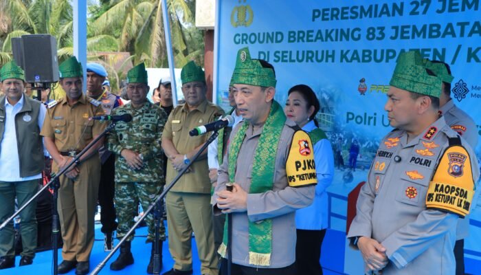 Bupati Kampar Dampingi Kapolri Resmikan Jembatan Merah Putih di Desa Gobah Kecamatan Tambang