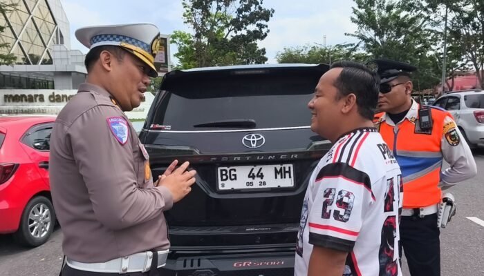 Ditlantas Polda Riau Tertibkan TNKB Tidak Sesuai Spesifikasi, Puluhan Pelanggar Ditindak