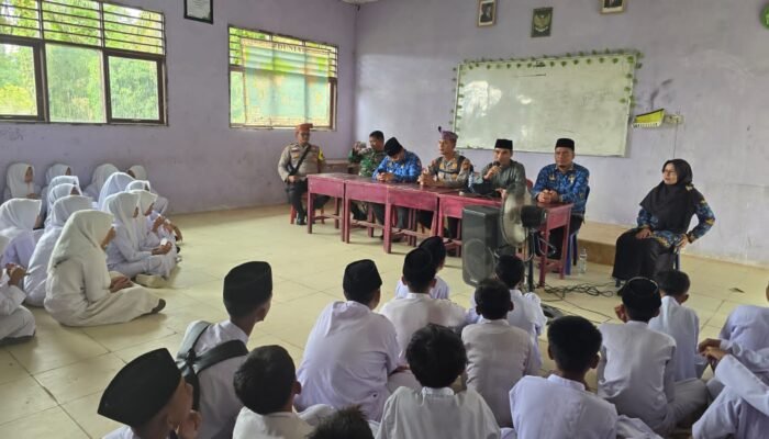 Perkuat Kamtibmas, Polsek Kabun Gandeng Lintas Sektor Gelar Patroli