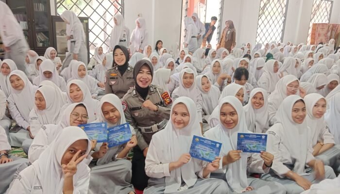 Aula SMAN 4 Pekanbaru Bergemuruh, Ditlantas Polda Riau Gaungkan Keselamatan Lalu Lintas dan Green Policing Sejak Dini