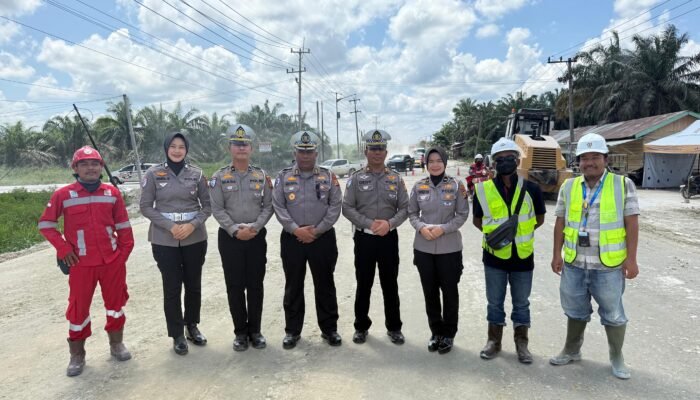 Pastikan Keselamatan di Tengah Proyek Jalan, Ditlantas Polda Riau Tinjau KM 83 Pelalawan