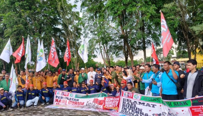 Pastikan Peringatan Hari Buruh 2026 Berjalan Aman, Polres Siak Siagakan Ratusan Personel dan Lakukan Patroli Sekala Besar 
