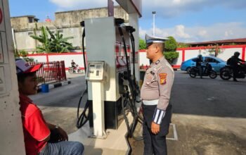 Ditlantas Polda Riau Bersama Polresta Pekanbaru Siaga di SPBU dan Jalur Padat Kota
