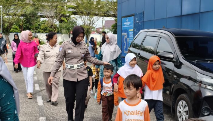 Polsanak di Pekanbaru: Ditlantas Polda Riau Bentuk Generasi Pelopor Keselamatan dan Peduli Lingkungan