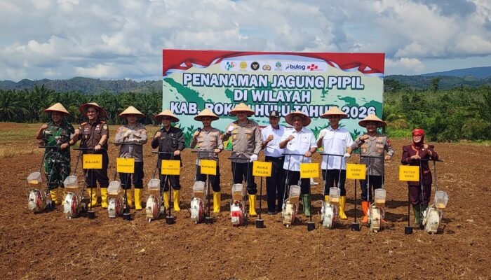 Wakapolda Riau Pimpin Penanaman Jagung di Rokan Hulu dan Tegaskan Strategi Polri Hadapi Tantangan Era Digital