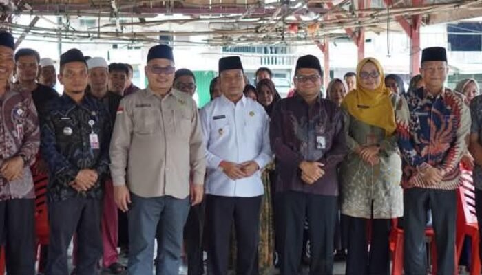 BAZNAS Hadir di Tengah Musibah, Korban Kebakaran Pasar Pekan Tebih Terima Bantuan