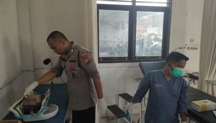 Polsek Ujung Batu Evakuasi Penemuan Mayat Bayi Perempuan di Pinggir Sungai Rokan