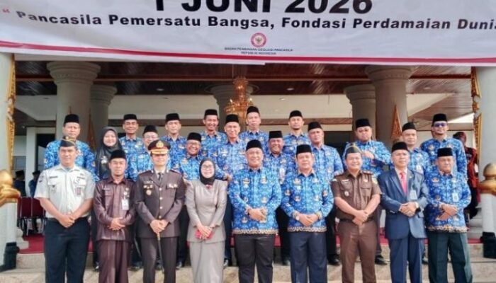Melalui Upacara Hari Lahir Pancasila, Kejari Rokan Hulu Teguhkan Komitmen Penegakan Hukum Berintegritas dan Berkeadilan
