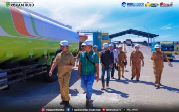 Temukan Harga Sawit di Bawah Standar Saat Sidak, Wabup Syafaruddin Poti Beri Warning PKS di Rohul
