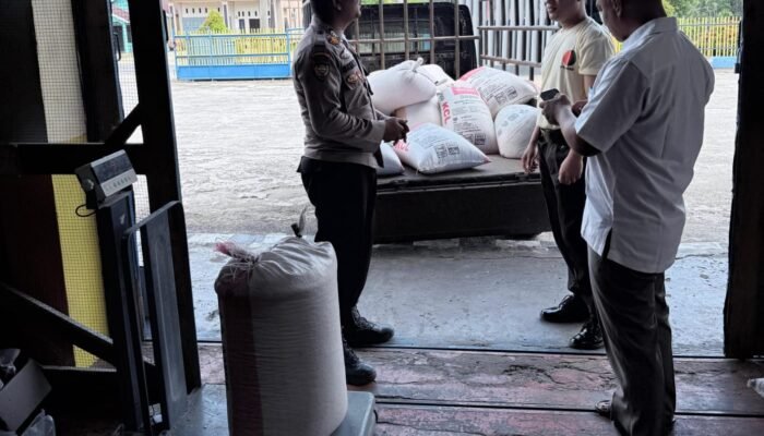 Polsek Kepenuhan bantu petani menjual hasil panen Jagung ke PT. BULOG