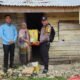 Polsek Kabun Hadir untuk Masyarakat, Bhabinkamtibmas Salurkan Bantuan Sembako kepada Lansia Sebatang Kara.