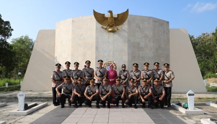 Kapolres Magetan Pimpin Ziarah Makam Pahlawan, Refleksi Pengabdian di Hari Bhayangkara ke-80
