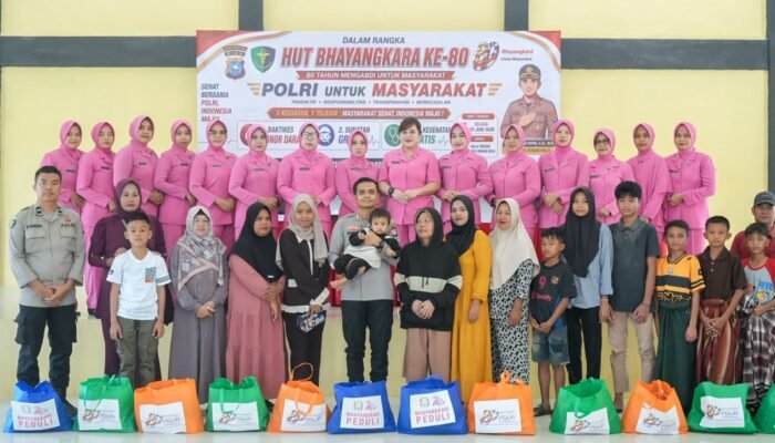 Sambut HUT Bhayangkara ke-80, Polres Rokan Hulu Gelar Donor Darah, Sunatan Massal dan Pemeriksaan Kesehatan Gratis