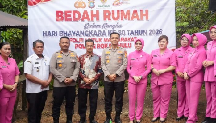 Penuh Haru, Polres Rohul Bersama Baznas Rohul Bedah Rumah Warga dan Salurkan Bansos di Rambah Hilir dalam Rangka HUT Bhayangkara Ke-80