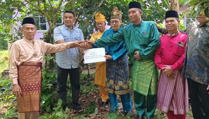 Serah Terima Kerbau Tandai Rangkaian Penakbalan Sutan Mahmud, Suku Nan Tujuh dan Napituhuta