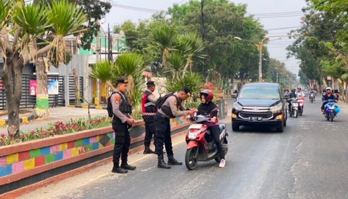 Sambut HUT ke-81 RI, Polres Madiun Semarakkan Jalanan dengan Merah Putih
