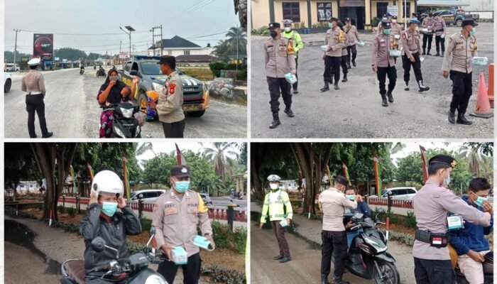 Kualitas Udara Memburuk, Polsek Tambusai Utara Bagikan Masker Gratis