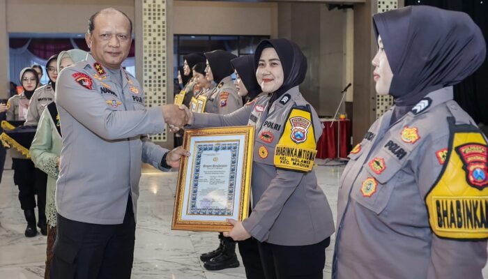 Dedikasi dan Inovasi Berbuah Prestasi, Brigpol Riztania Raih Penghargaan Kapolda Jatim