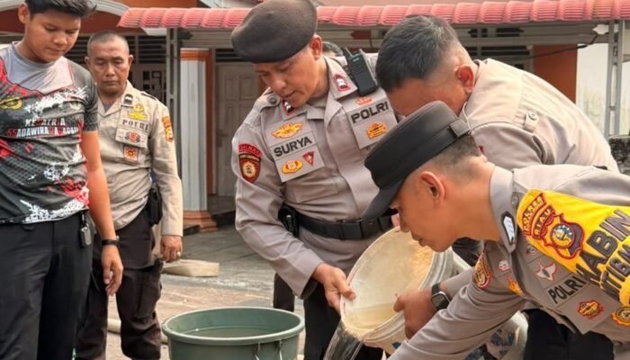 Polres Rohul Salurkan Bantuan Air Bersih, Bantu Warga Terdampak Sumur Kering Akibat Kemarau Panjang
