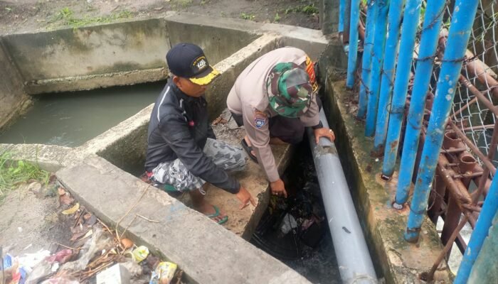 Polsek Dumai Timur Kembali Pantau Pintu Air Pascabanjir di Buluh Kasap 