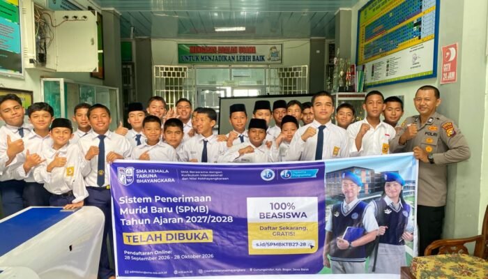 Polres Rohul Sosialisaskan PPDB SMA Kemala Taruna Bhayangkara kepada Pelajar SMP Tahfidz Madani