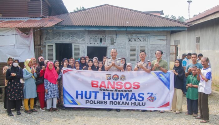 HUT Humas Polri ke-75, Polres Rohul Salurkan Bansos Berupa Sembako untuk Masyarakat Desa Koto Tinggi