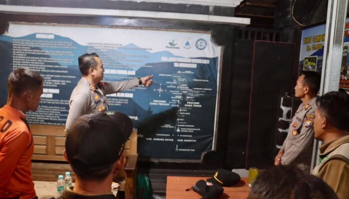 Siaga Karhutla Gunung Lawu, Kapolres Magetan Pantau Langsung Posko Penanganan di Cemoro Sewu